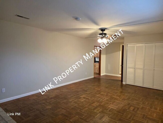 Building Photo - 3731 Knollwood Dr