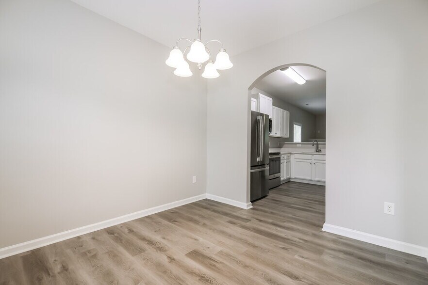 Building Photo - 1308 Hosmer Ct