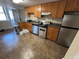 Building Photo - 360 Tappan St