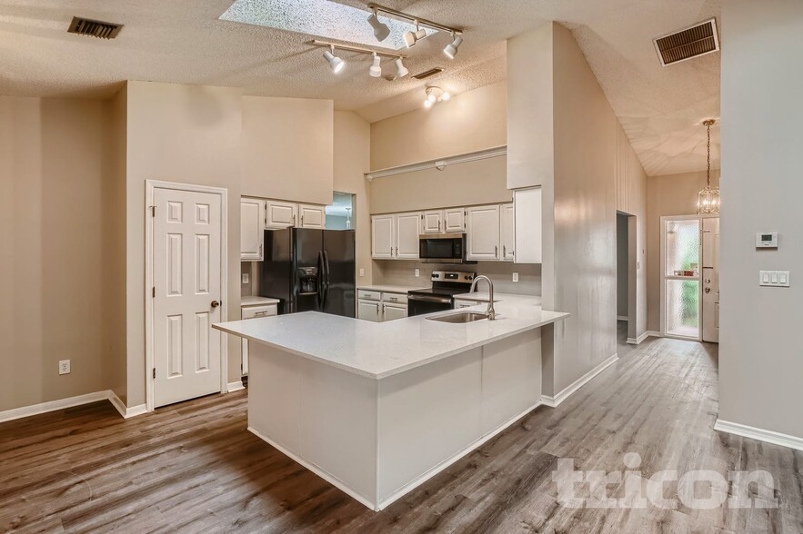 Building Photo - 312 Bahia Cir