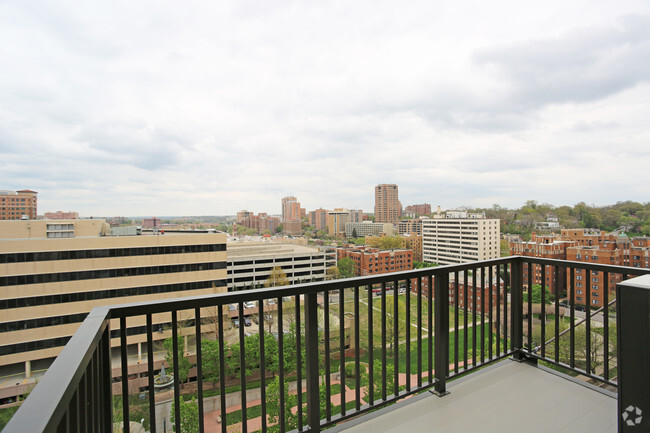 Patio View of Plaza - Plaza House