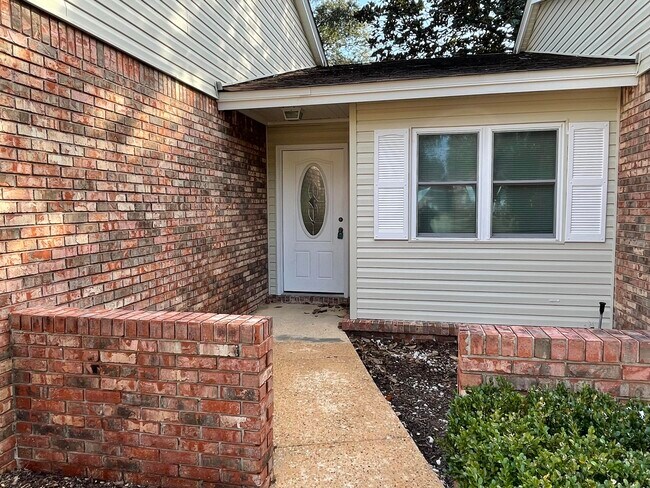 Building Photo - 606 Bayou Ln