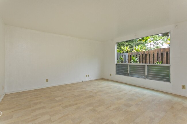 Building Photo - Kaneohe - Waikalua - 3 bedrooms, 2 1/2 bat...