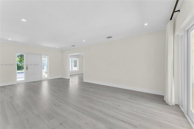 Building Photo - 1315 Campo Sano Ave
