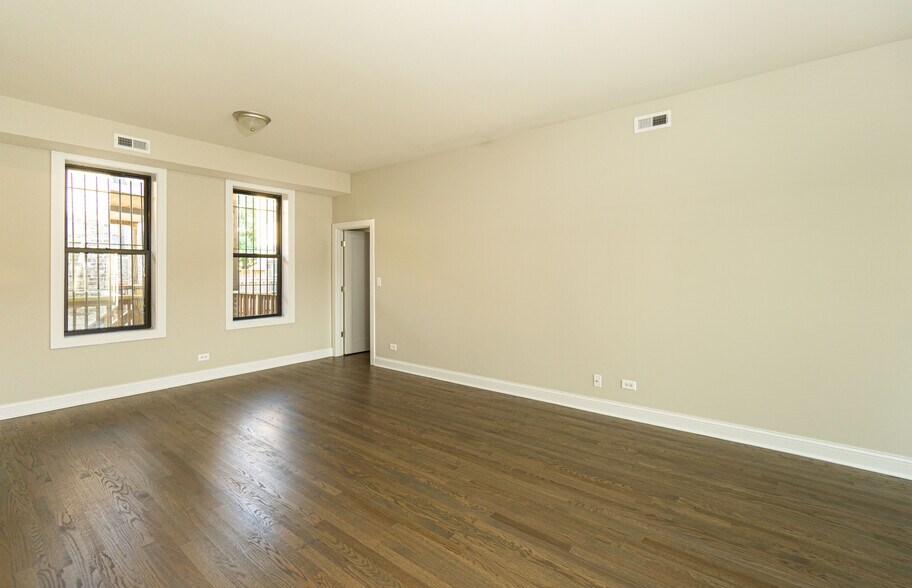 Building Photo - 3405 W Fullerton Ave