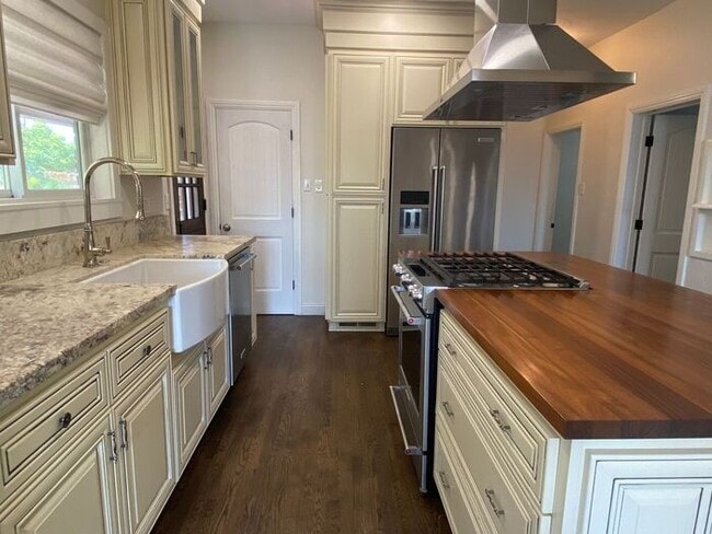 Primary Photo - Fabulous Reno Historical House - Charming ...