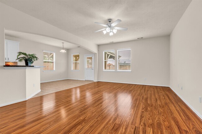Building Photo - 30715 Legends Ridge Dr
