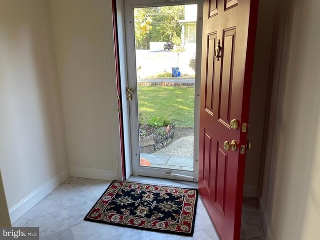 Building Photo - 610 Ritchie Ave