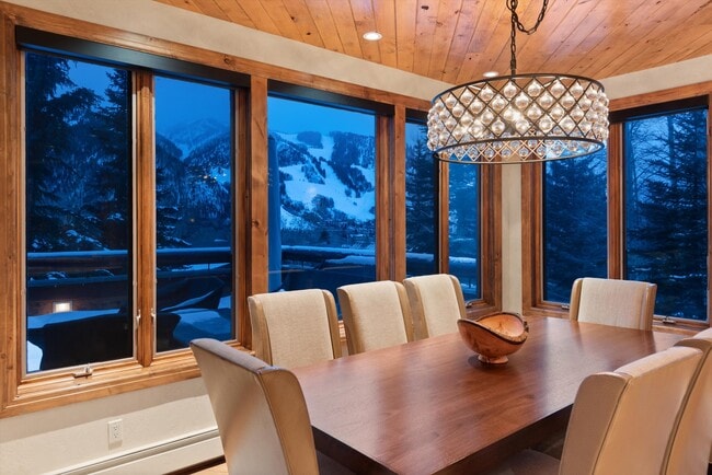 Building Photo - 395 Silverlode Dr