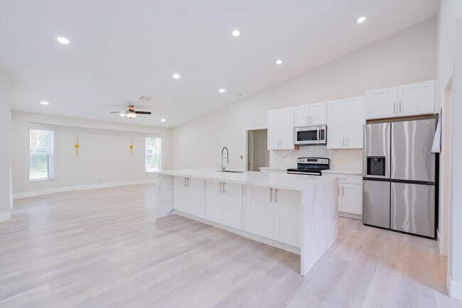 Building Photo - 15845 83rd Ln N