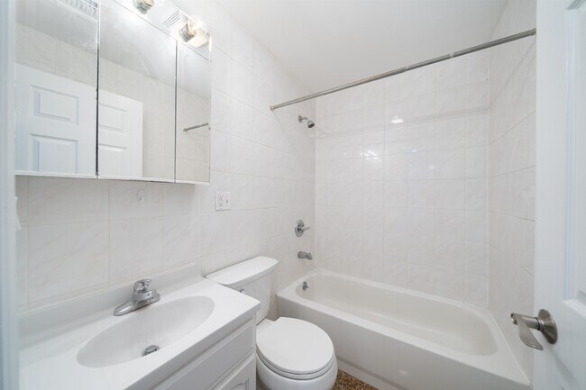 Building Photo - 413-415 9th St