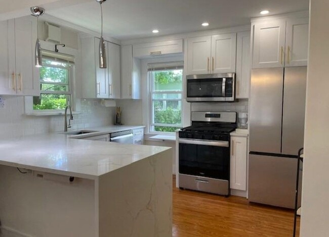 shared kitchen - 76 Glen Ridge Ave