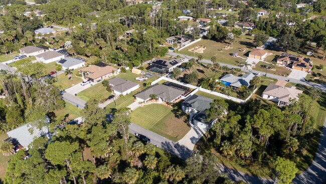 Building Photo - Move in with Zero Deposit! Turnkey Furnish...