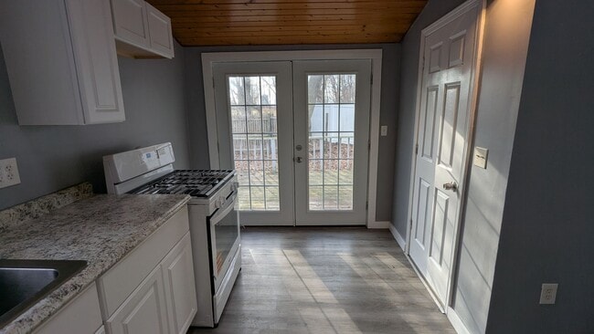 Building Photo - Charming 3-bedroom, 1-bathroom home located in the heart of Akron