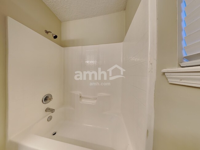 Building Photo - 308 Brier Rose Ln