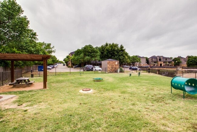 Building Photo - 5325 Sunfish Dr