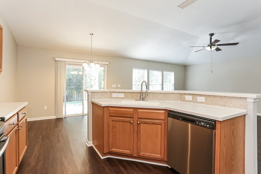 Building Photo - 75245 Ravenwood Dr