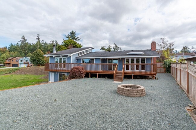 Building Photo - 4 bedroom/2 bath house in Deception Park View