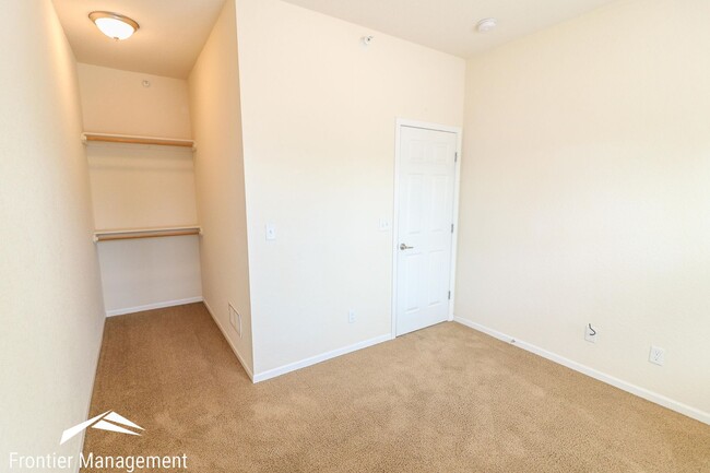 Building Photo - 914 Vattier Street