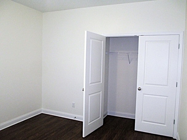 Building Photo - 907 Sunny Stroll Dr