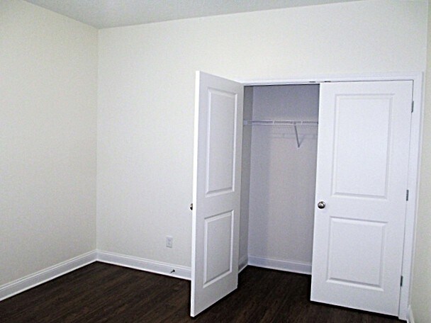 Building Photo - 907 Sunny Stroll Dr