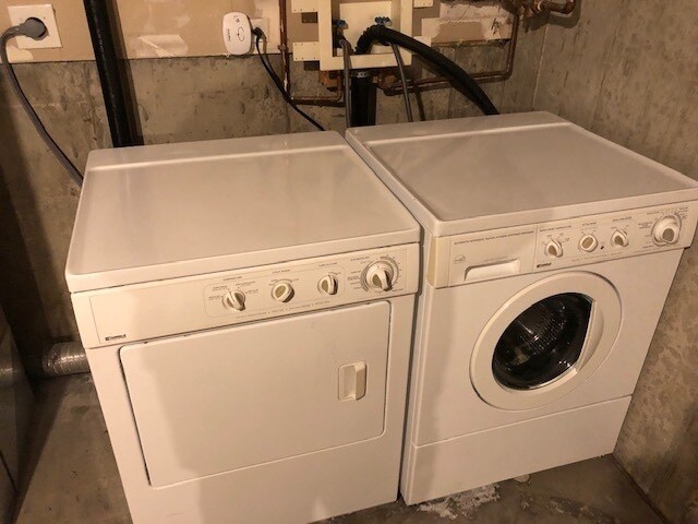 Building Photo - Loft condo with full basement