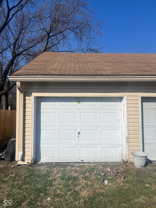 Building Photo - 1745 N Lesley Ave