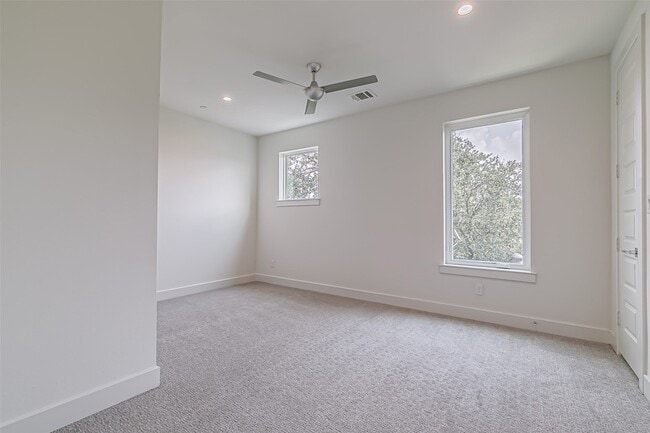 Building Photo - 6028 Lewis St