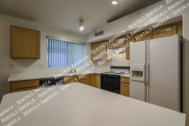 Building Photo - 7158 E Juanita Ave