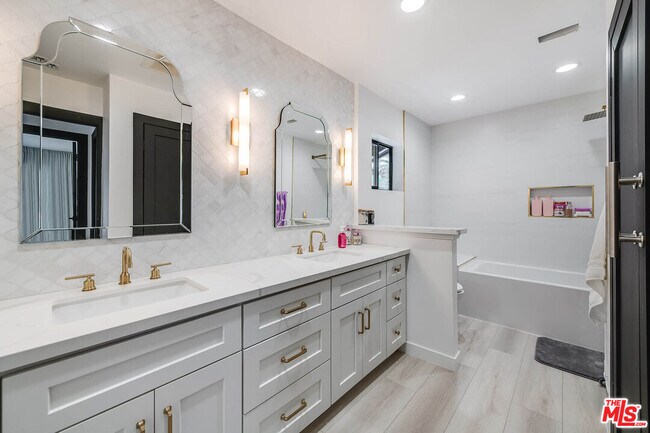 Building Photo - 4961 Marmol Dr