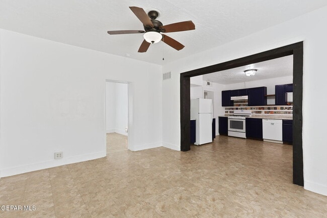 Building Photo - 325 Vista Hill Dr
