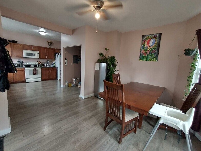 Building Photo - 810 N Broad St