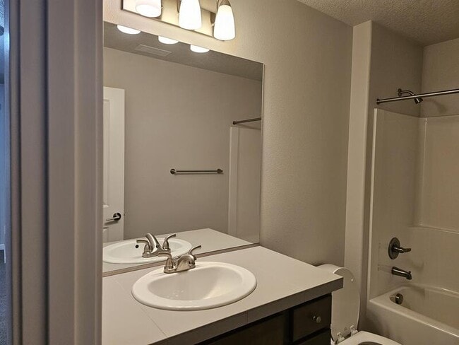 Building Photo - 5724 NE 58th Way