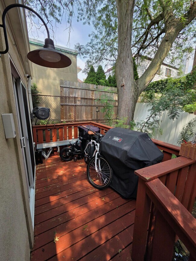 Building Photo - 8 Carroll Pl