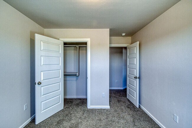 Building Photo - 1002 Varenna Ct