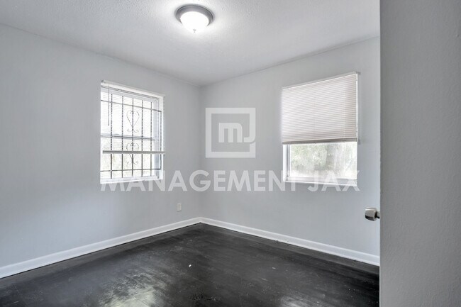 Building Photo - 1839 W 30th St