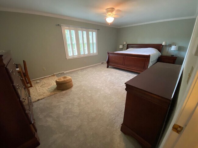 Building Photo - A little slice of paradise within minutes to downtown Greenviille