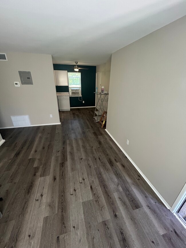 Building Photo - 9335 La Grange Rd