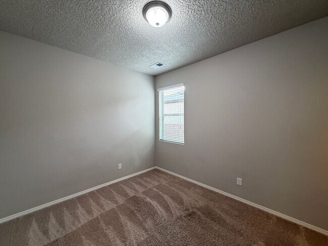 Building Photo - 4 Bedroom Single Story Home Available Near Paseo Del Norte Blvd NE & Rainbow Blvd NW!
