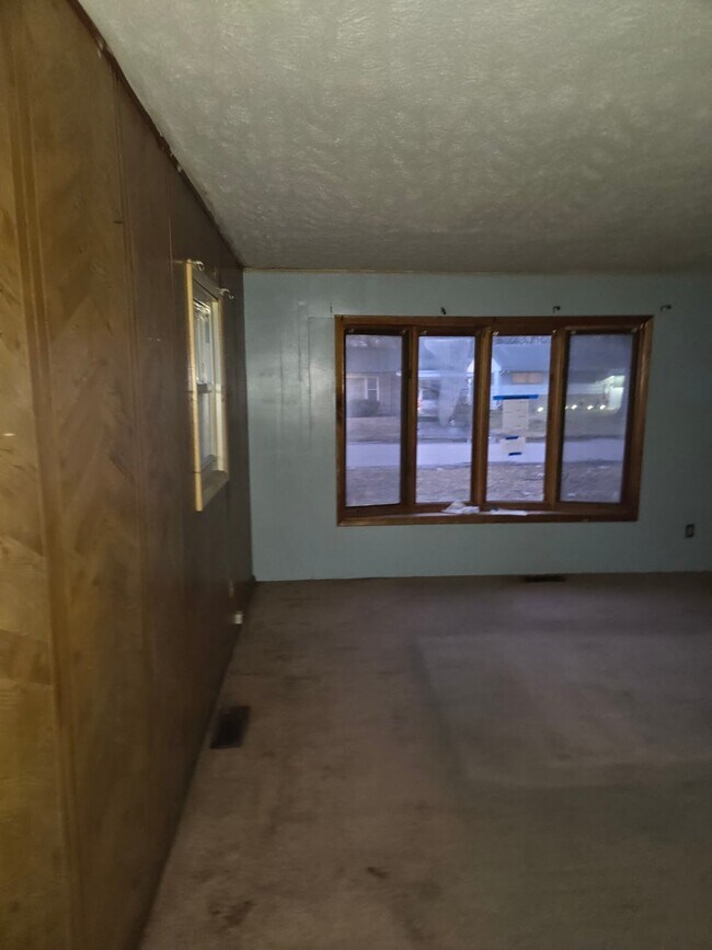 Building Photo - 1617 Parklane Dr