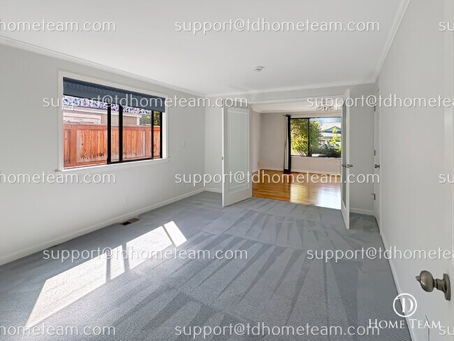 Building Photo - "Charming 3-Bed Home in Renton with Granite Touches & Gleaming Hardwood Floors!"