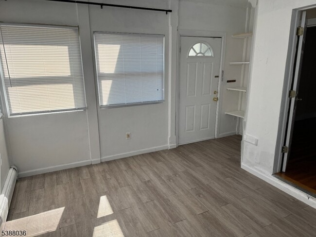 Building Photo - 12 Prospect St