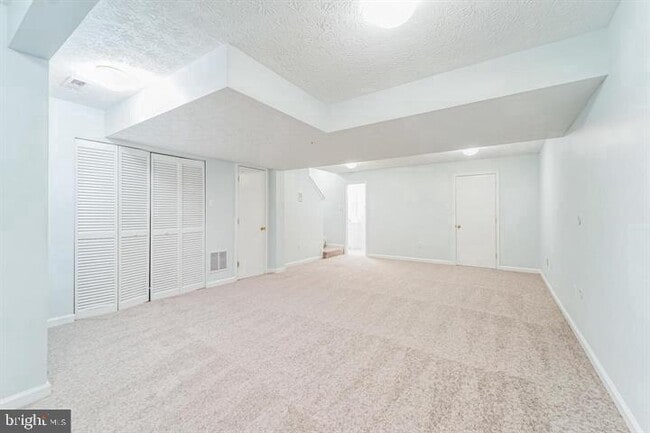 Building Photo - 11 Gemstone Ct