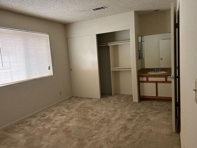 Building Photo - 4121Waln - L