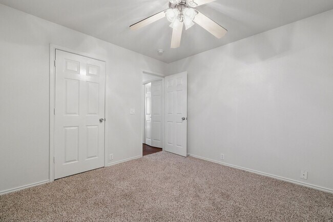 Building Photo - ***APPLICATION CURRENTLY UNDER REVIEW***Well-Maintained One-Story in Woodthorn Subdivision