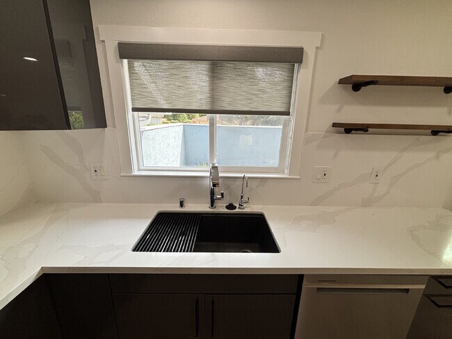 Building Photo - "Beautifully Remodeled 4-Bed Walnut Creek ...
