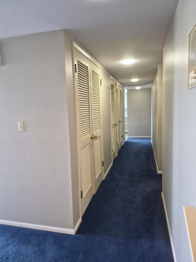 Building Photo - Spacious 2 Bedroom Condo for Rent in the Fairhaven Neighborhood