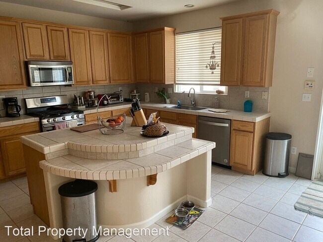 Building Photo - 5 br, 3 bath House - 4302 W Delta Ct.