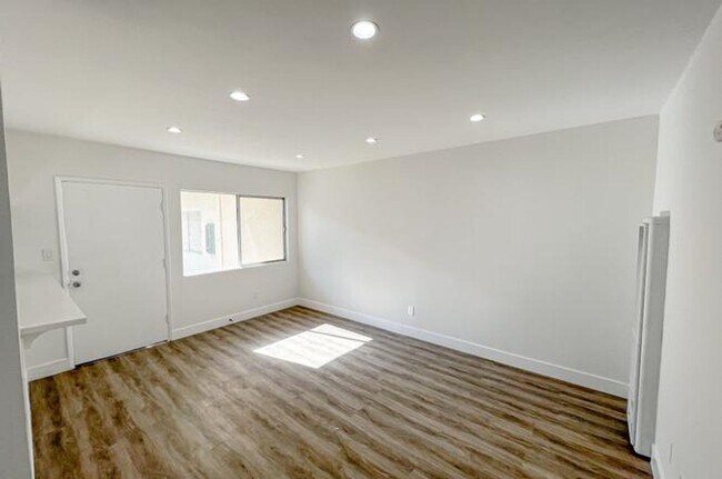 Interior Photo - 5315 Lorna St