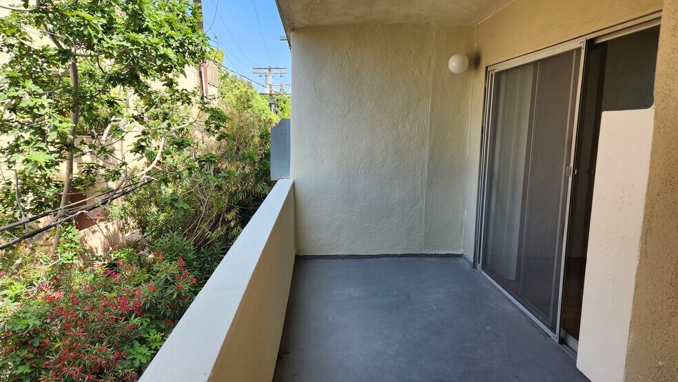 Building Photo - 1637 Veteran Ave
